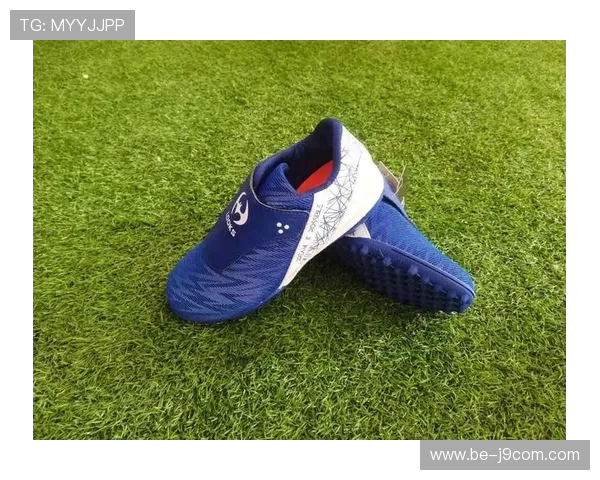 广东队足球行李包设计亮点与功能解析 专业运动装备提升球员表现